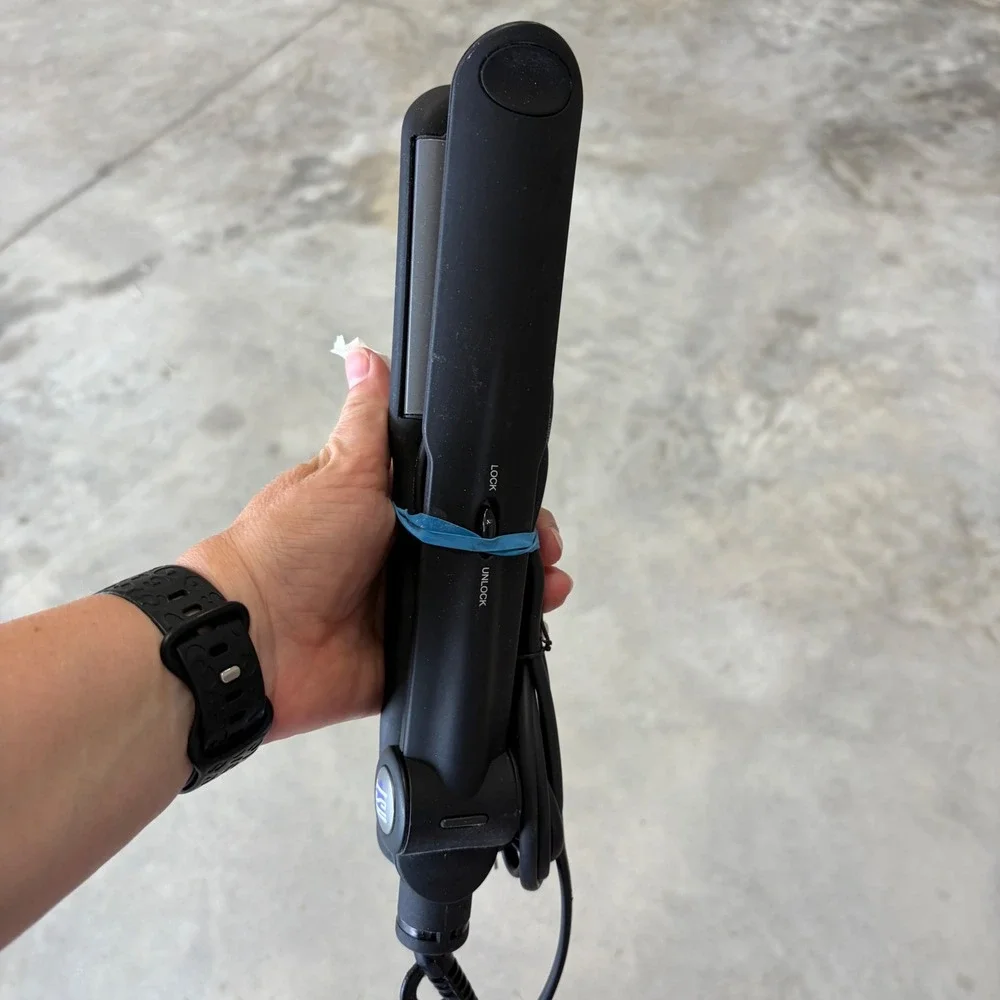 Hot Shot Tools Helen of Troy Ceramic Flat Iron Hair Straightener 1 Inch 450F